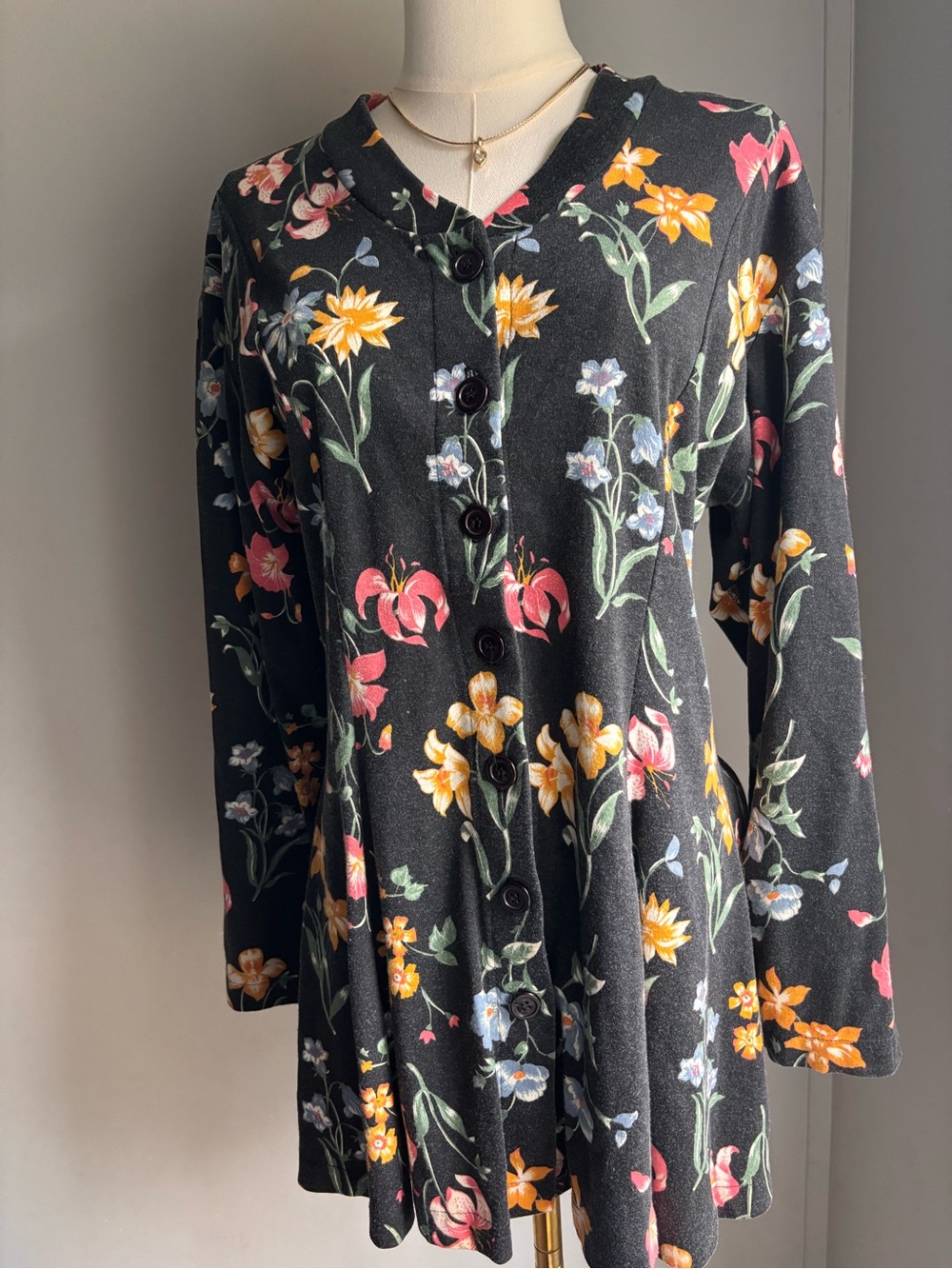 Vintage Women’s Black Floral Button up long sleeve